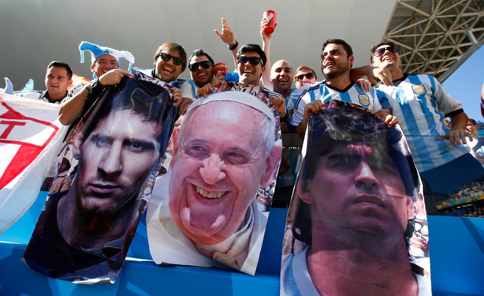Messi, il Papa e Maradona: idoli d&#39;Argentina. Getty